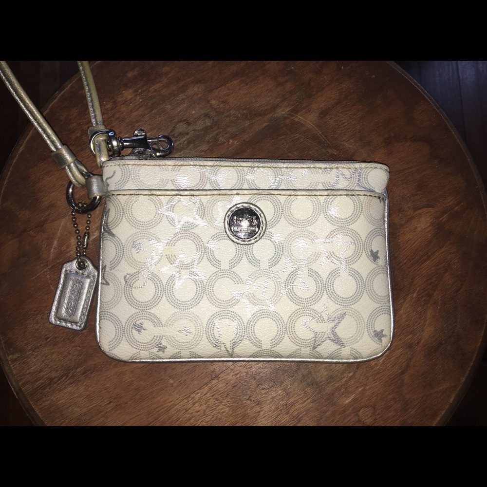 ✨COACH WAVERLY SNOW QUEEN WRISTLET✨ - Picture 2 of 5